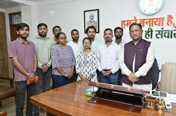मुख्यमंत्री विष्णु देव साय से सौजन्य मुलाकात के बाद बीएड प्रशिक्षित बर्खास्त सहायक शिक्षकों ने आंदोलन समाप्ति की घोषणा की