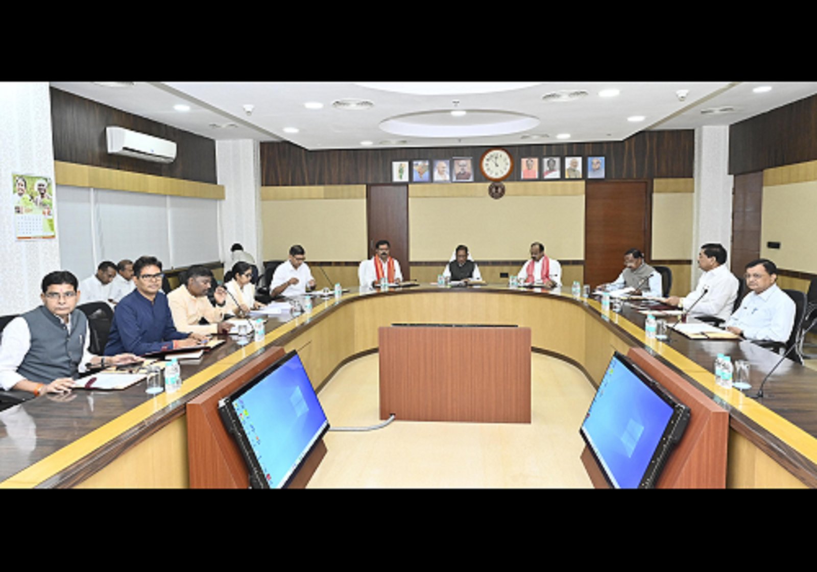मुख्यमंत्री विष्णु देव साय की अध्यक्षता में कैबिनेट की बैठक में लिए गए अनेक महत्वपूर्ण निर्णय 